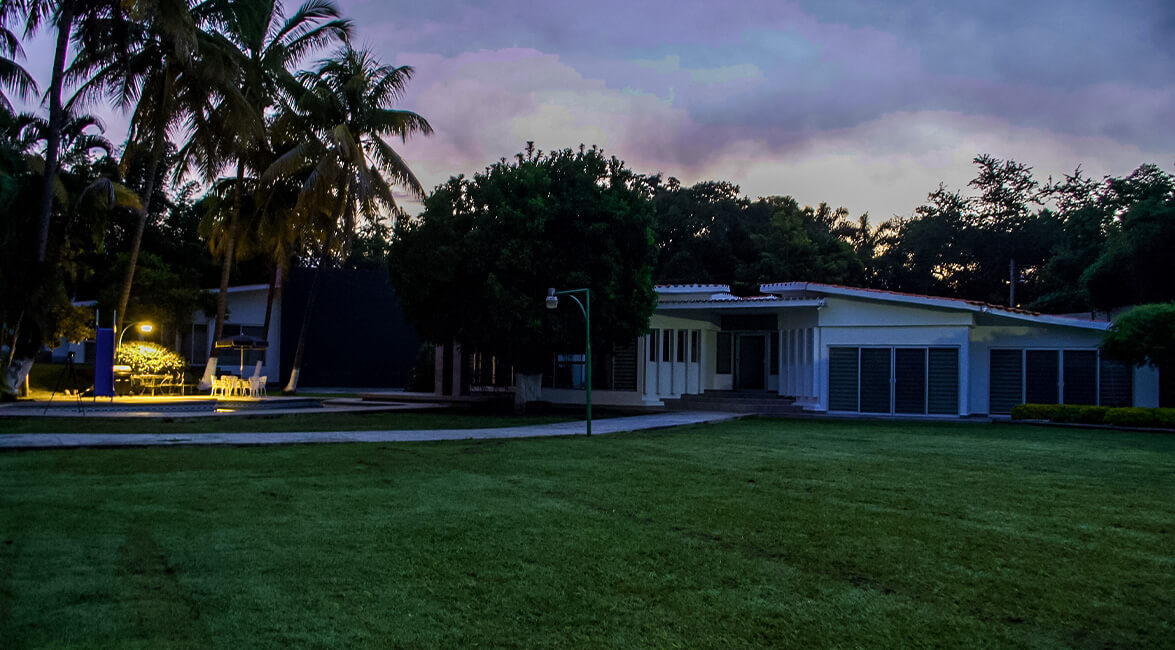 Luxury estate at night in Yautepec Morelos — Quinta Juan Ramón